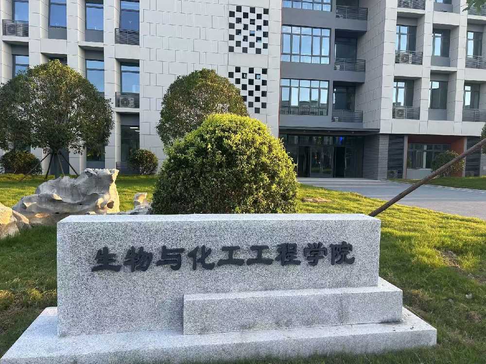 虎丘区扬州职业大学体育场高杆灯项目